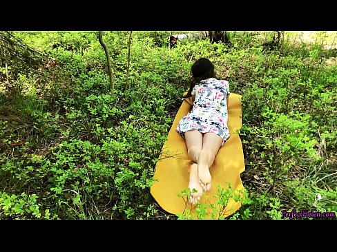 ❤️ Un străin de pe Tinder îmi masturbează păsărica și o fute cu pasiune în pădure ❤ at us ❌