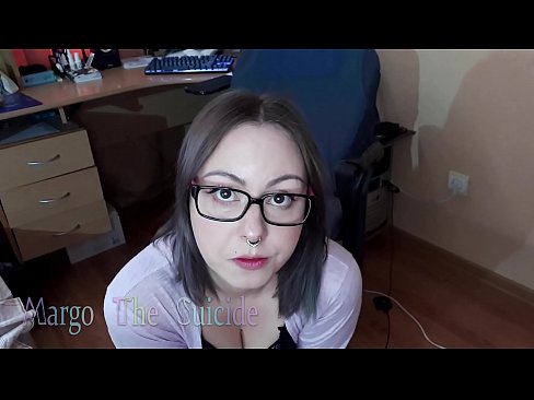❤️ Fata sexy cu ochelari suge adânc Dildo în fața camerei de filmat ❤ at us ❌