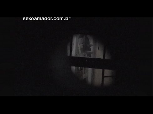 ❤️ Blondina este filmată în secret de un voyeur din cartier ascuns în spatele unor cărămizi goale ❤  at us ❌