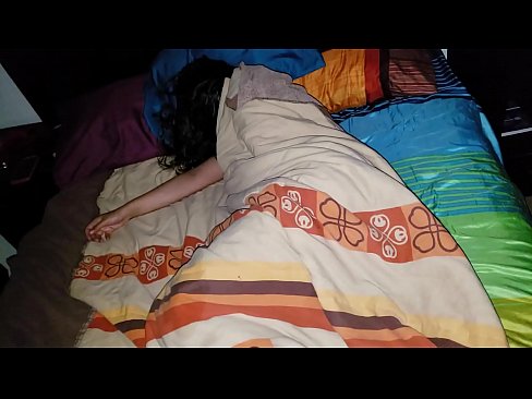 ❤️ Fiul vitreg care își ceartă tânăra mamă vitregă în timp ce ea doarme. ❤ at us ❌