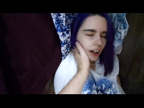 ❤️ Am găsit-o pe sora mea în dulap și am ajutat-o să ejaculeze ❤ at us ❌